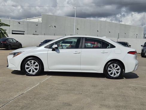 Used 2026 Toyota Corolla LE FWD image 6