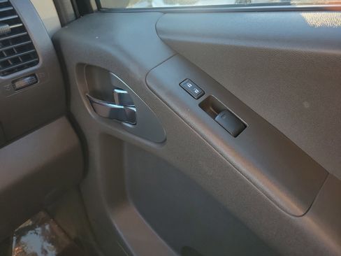 Used 2014 Nissan Frontier SV w/ SV Value Truck Package image 28