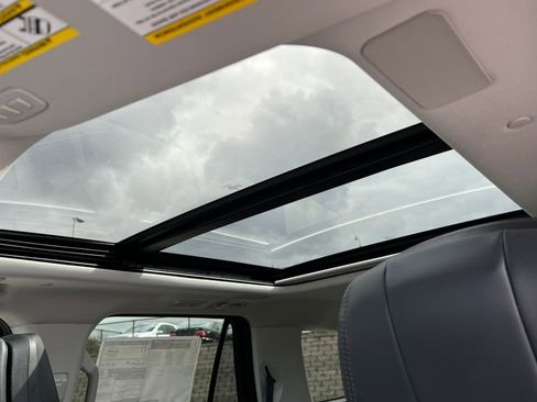 New 2026 Lincoln Navigator Reserve AWD/4WD image 7
