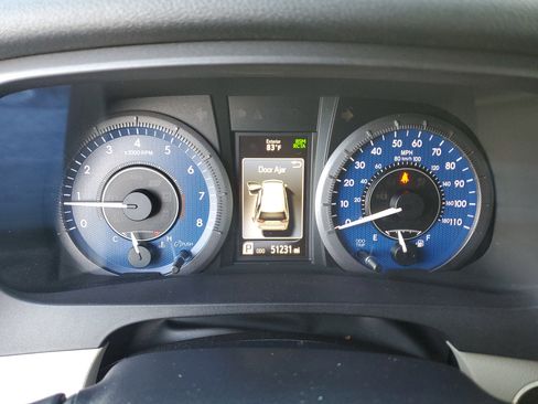 Used 2020 Toyota Sienna XLE image 33