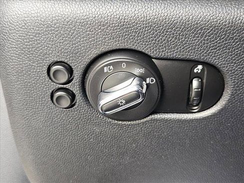 Used 2018 MINI Cooper 2-Door Hardtop image 13