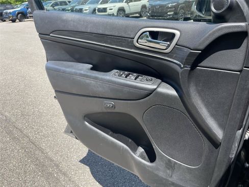 Used 2020 Jeep Grand Cherokee Limited AWD/4WD image 19