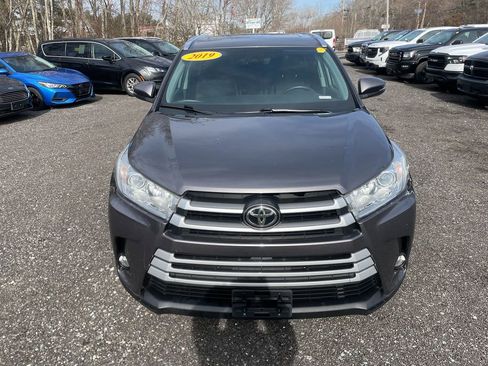 Used 2019 Toyota Highlander XLE image 3