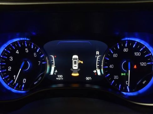 Used 2023 Chrysler Pacifica Touring-L FWD image 15