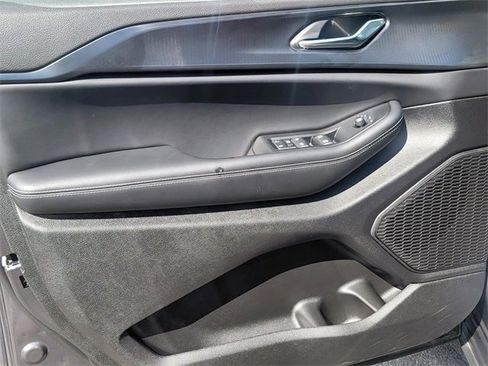 Used 2025 Jeep Grand Cherokee Laredo X image 17