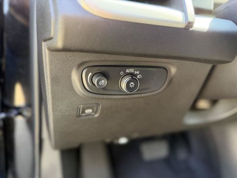 Used 2024 GMC Terrain SLE AWD/4WD image 10