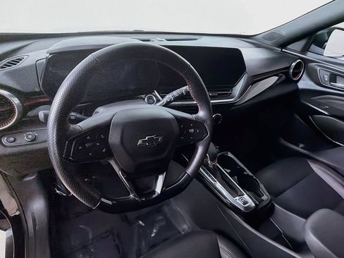 Used 2024 Chevrolet Trax RS w/ Sunroof Package FWD image 11