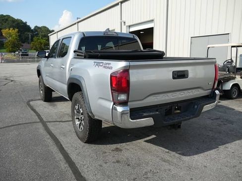 Used 2018 Toyota Tacoma TRD Off-Road RWD image 11