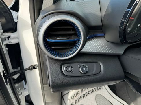 Certified 2025 Chevrolet Trax LS image 15