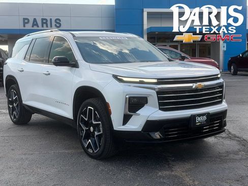 Used 2025 Chevrolet Traverse High Country FWD image 1
