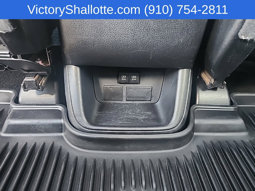 Used 2019 Toyota Highlander LE AWD/4WD image 22