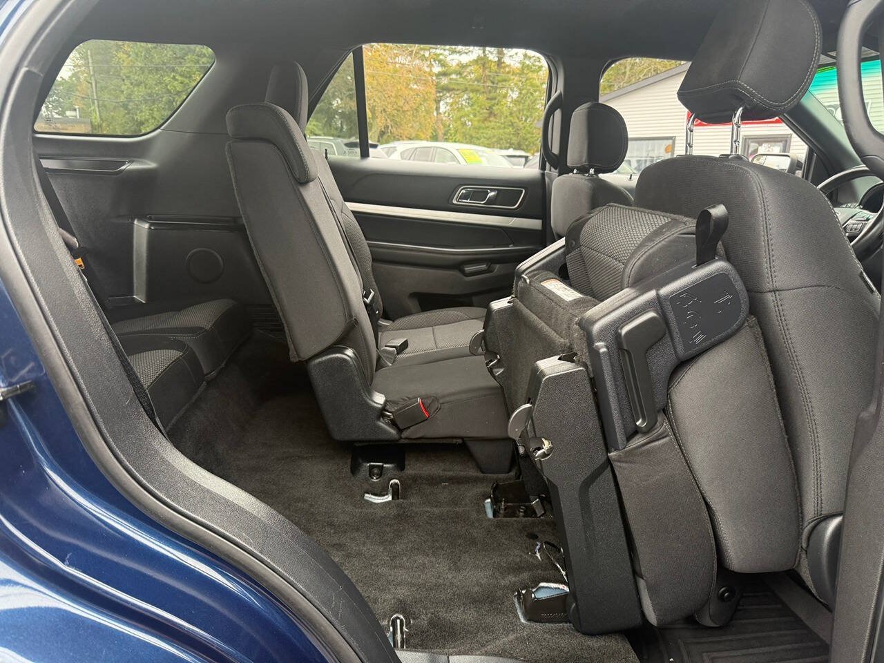 Used 2017 Ford Explorer XLT w/ Equipment Group 201A AWD/4WD image 24