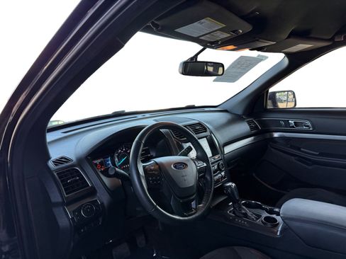 Used 2018 Ford Explorer XLT FWD image 9