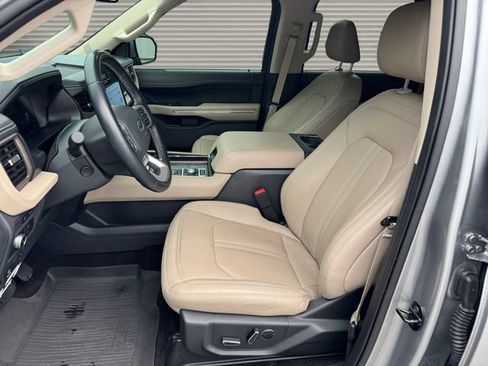 Used 2022 Ford Expedition Limited AWD/4WD image 10