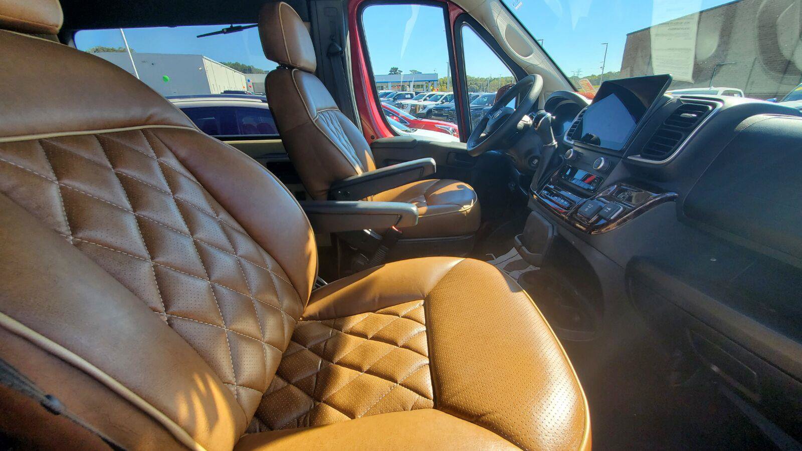 Used 2023 RAM ProMaster 2500 w/ Premium Convenience Group (B) FWD image 4