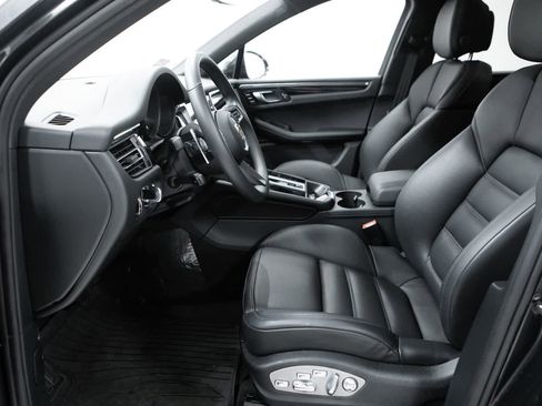 Certified 2026 Porsche Macan AWD/4WD image 23