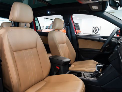 Used 2024 Volkswagen Tiguan SE R-Line image 17