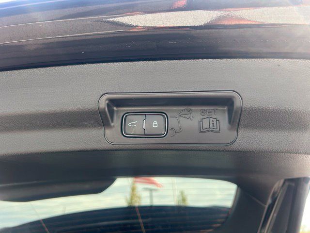 Used 2023 Ford Explorer Platinum w/ Technology Package AWD/4WD image 16