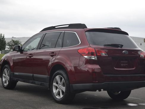 Used 2013 Subaru Outback 2.5i Premium AWD/4WD image 2