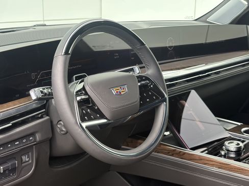 Certified 2025 Cadillac Escalade Premium Luxury Platinum AWD/4WD image 19