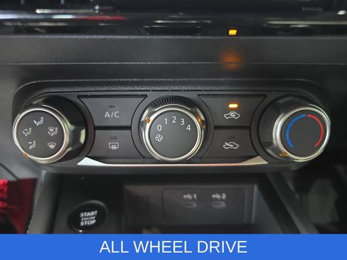 Used 2025 Nissan Kicks SV AWD/4WD image 21