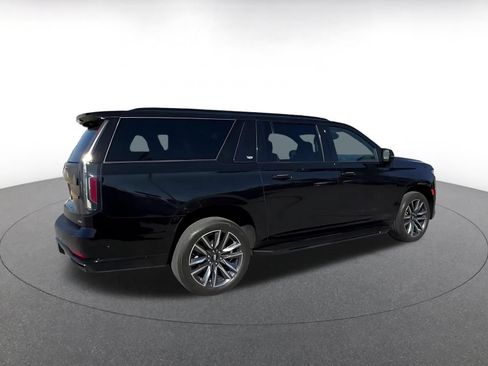 Used 2023 Cadillac Escalade ESV Sport AWD/4WD image 11