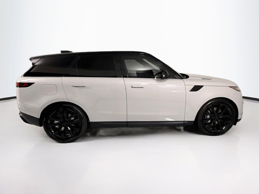 Used 2026 Land Rover Range Rover Sport SE AWD/4WD image 4