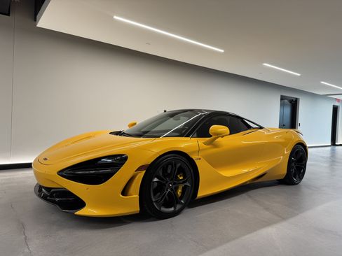 Used 2022 McLaren 720S Spider RWD image 2