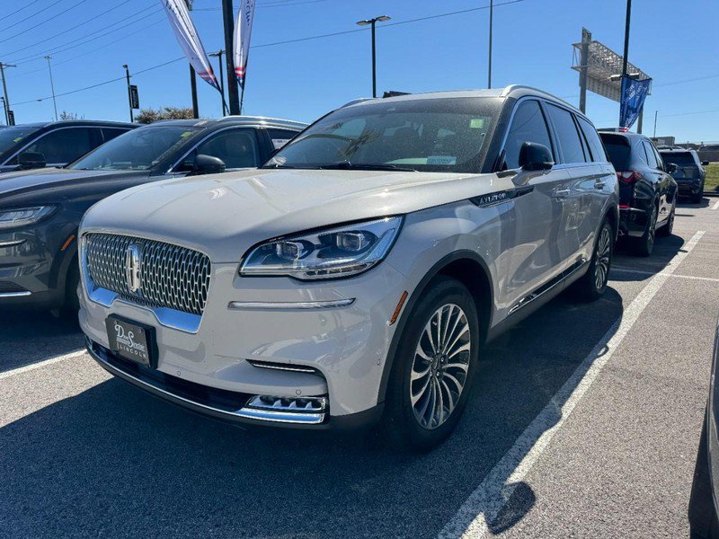 Used 2024 Lincoln Aviator Reserve w/ Equipment Group 201A AWD/4WD image 3
