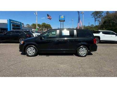 Used 2019 Dodge Grand Caravan SE image 5
