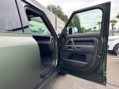 New 2026 Land Rover Defender 110 X-Dynamic SE AWD/4WD image 19