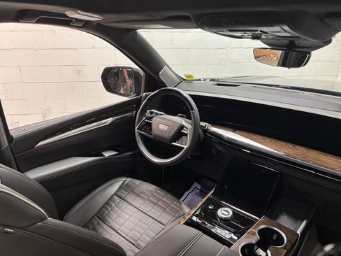 Used 2025 Cadillac Escalade Sport Platinum image 32