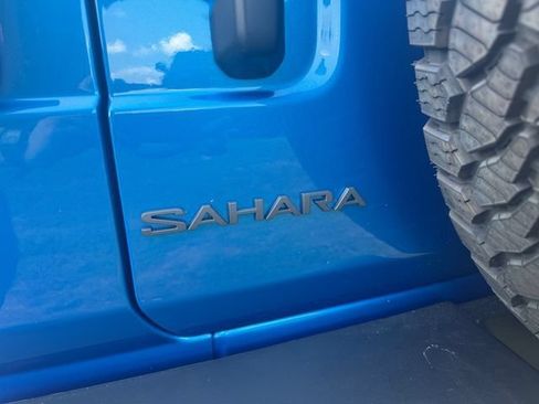 Used 2025 Jeep Wrangler Unlimited Sahara AWD/4WD image 32