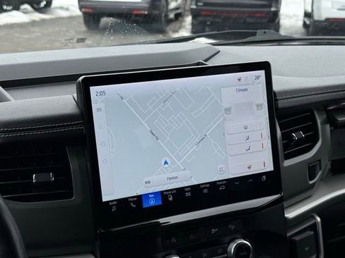 Used 2024 Ford Expedition Max XLT image 3