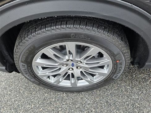 New 2026 Ford Explorer Platinum image 19