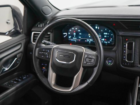Used 2022 GMC Yukon XL Denali AWD/4WD image 15
