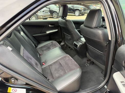 Used 2012 Toyota Camry SE FWD image 29