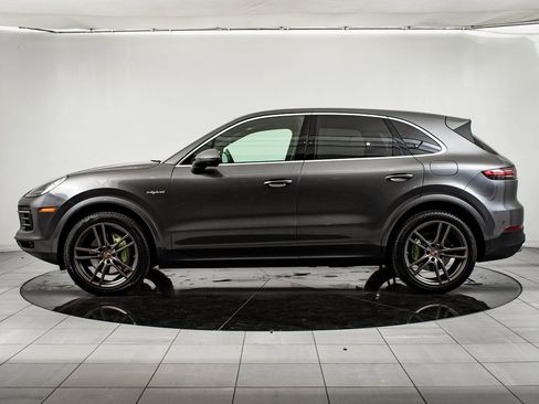 Certified 2022 Porsche Cayenne E-Hybrid w/ Premium Package image 2