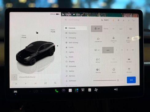 Used 2023 Tesla Model Y Long Range AWD/4WD image 27