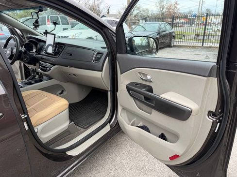 Used 2015 Kia Sedona LX FWD image 15