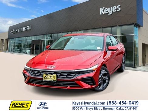 Certified 2025 Hyundai Elantra SEL FWD image 1