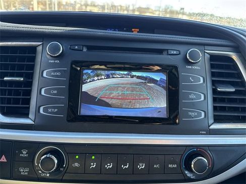 Used 2019 Toyota Highlander LE image 19
