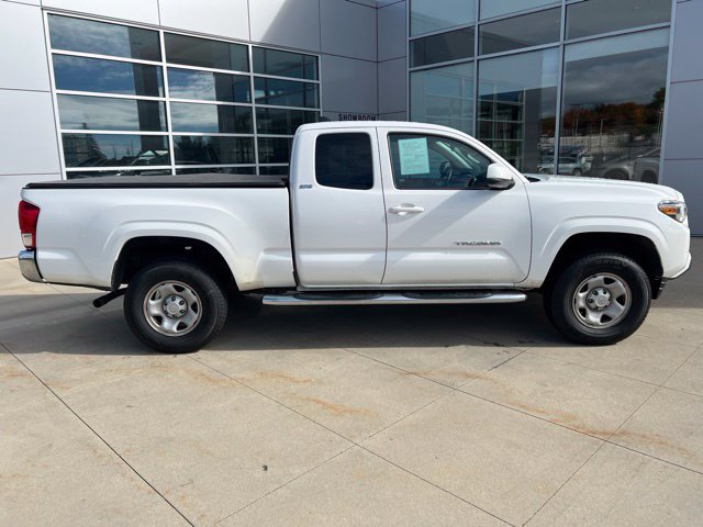 Used 2016 Toyota Tacoma SR5 AWD/4WD image 8