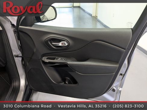 Used 2020 Jeep Cherokee Latitude Plus image 7