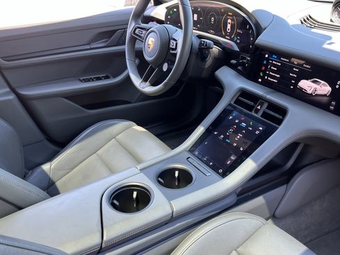 Certified 2022 Porsche Taycan 4S image 34