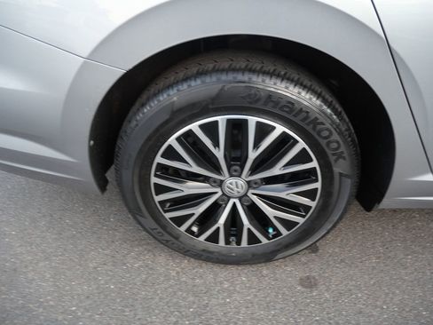 Used 2019 Volkswagen Jetta SE w/ Cold Weather Package image 32