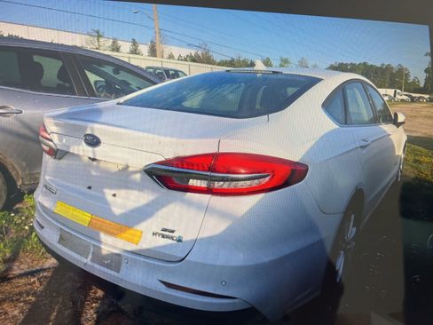 Used 2019 Ford Fusion SE FWD image 15