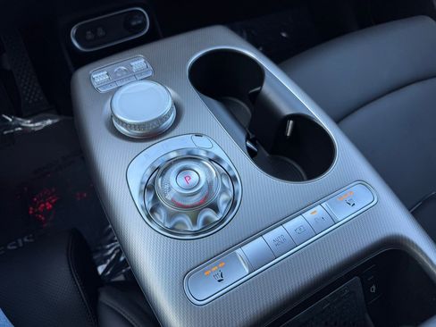 Used 2024 Genesis GV60 RWD image 32