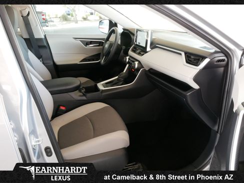 Used 2025 Toyota RAV4 XLE w/ Convenience Package image 10