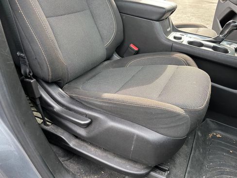 Used 2019 Chevrolet Traverse LT FWD image 17